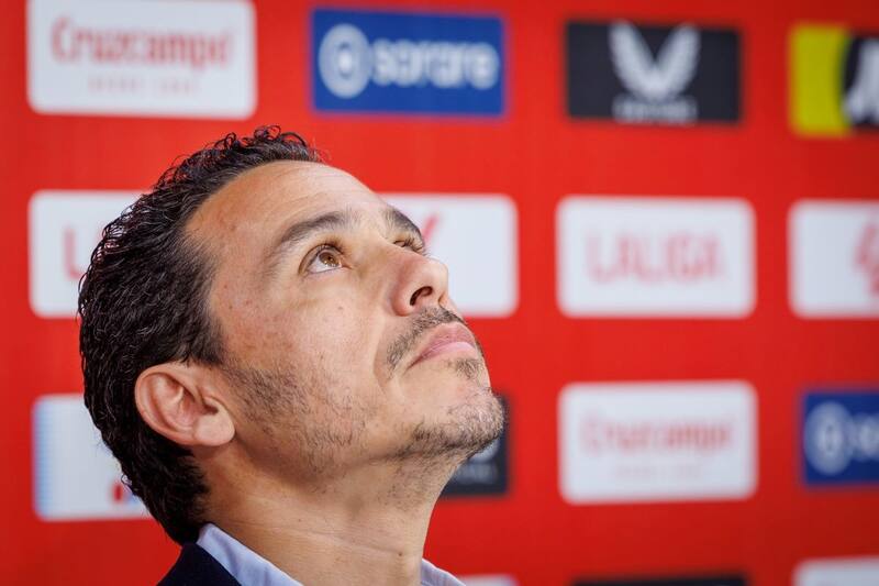 El presidente de Sevilla realizó una conferencia para confirmar la renovación de Navas. (Foto: EFE)