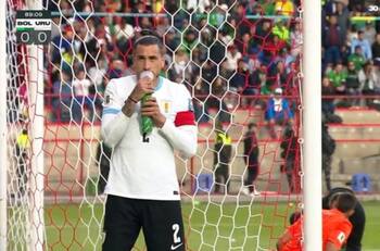 Atento Chile: figura de Uruguay necesitó oxigeno durante el partido contra Bolivia en el Alto