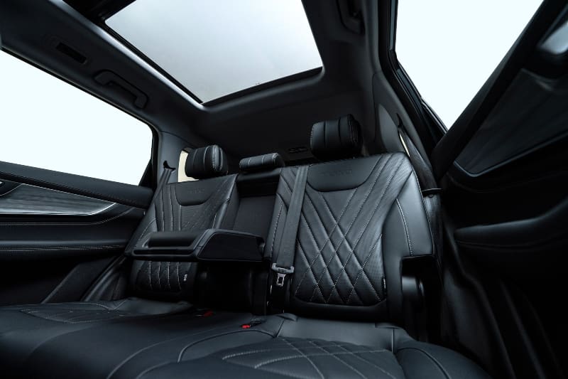 El animador disfruta de las ventajas de tener un auto Chery.