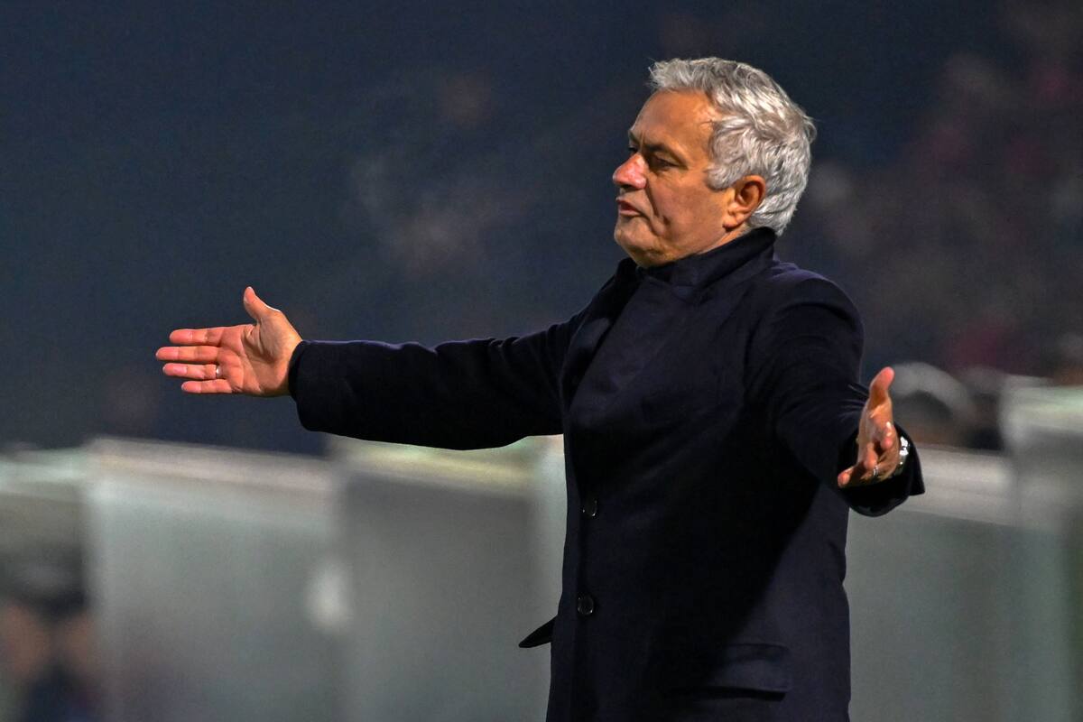 José Mourinho hoy entrena al Benfica. EFE
