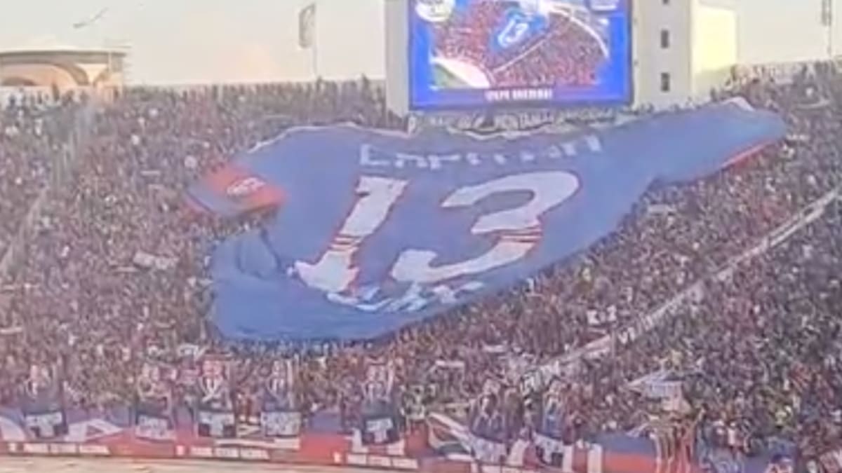 VIDEO | Con camiseta gigante de la U: el emotivo recibimiento a Pepe Rojas en su partido de despedida