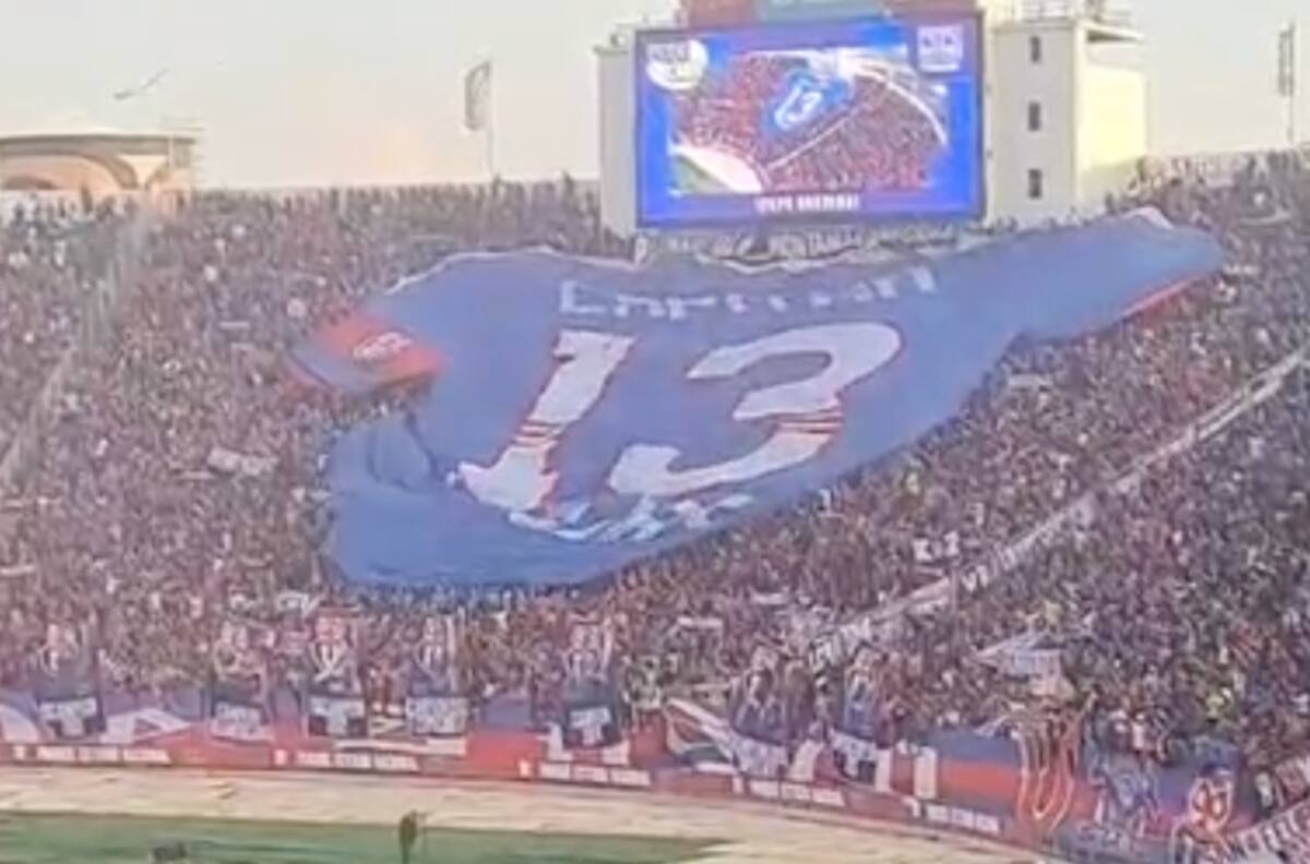 VIDEO | Con camiseta gigante de la U: el emotivo recibimiento a Pepe Rojas en su partido de despedida