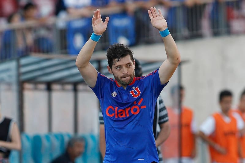 A días de su despedida oficial en el Estadio Nacional, el ex defensor repasa con En Cancha Prime su inolvidable carrera como capitán y símbolo de Universidad de Chile. Foto: Agencia Aton.