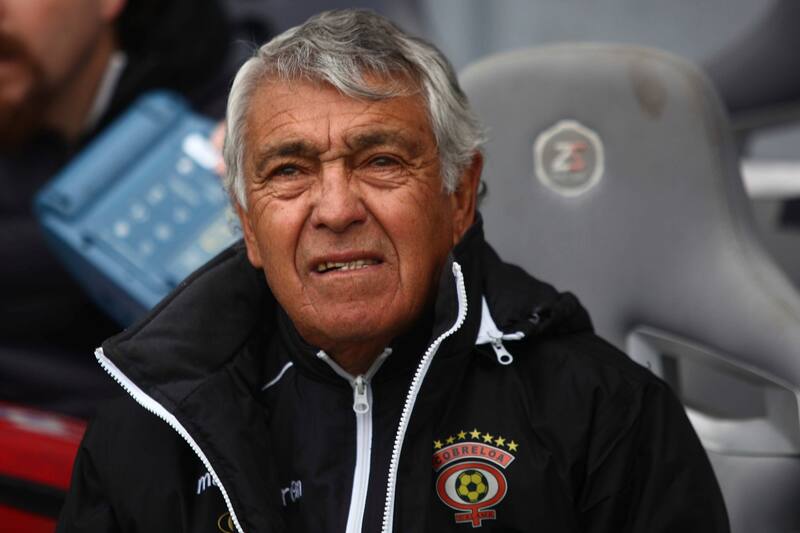 José Sulantay durante su etapa de entrenador en Cobreloa.