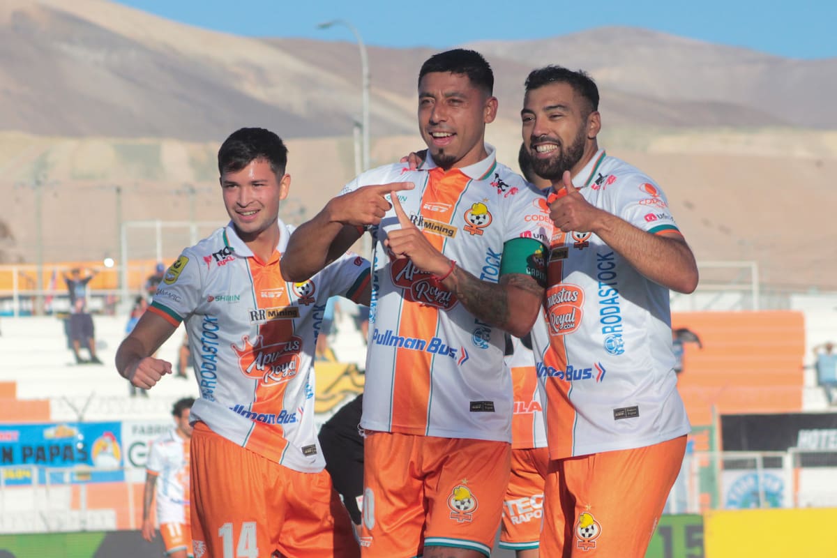 El defensa central de Cobresal conversó con En Cancha sobre su estadía en El Salvador y el presente deportivo del cuadro dirigido por Gustavo Huerta. Foto: Aton.