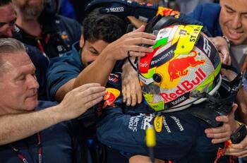 Papá de Max Verstappen arremete contra Checo Pérez: “No tiene la oportunidad de ganar tan a menudo”