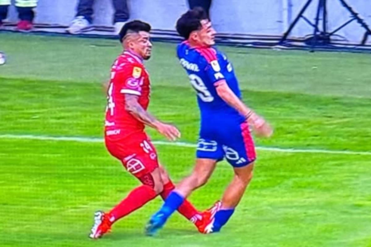 El defensor y su entrada a Javier Altamirano.