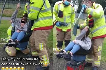 Se quedó atorada en un columpio de llanta y los bomberos tuvieron que ir a rescatarla | VIDEO