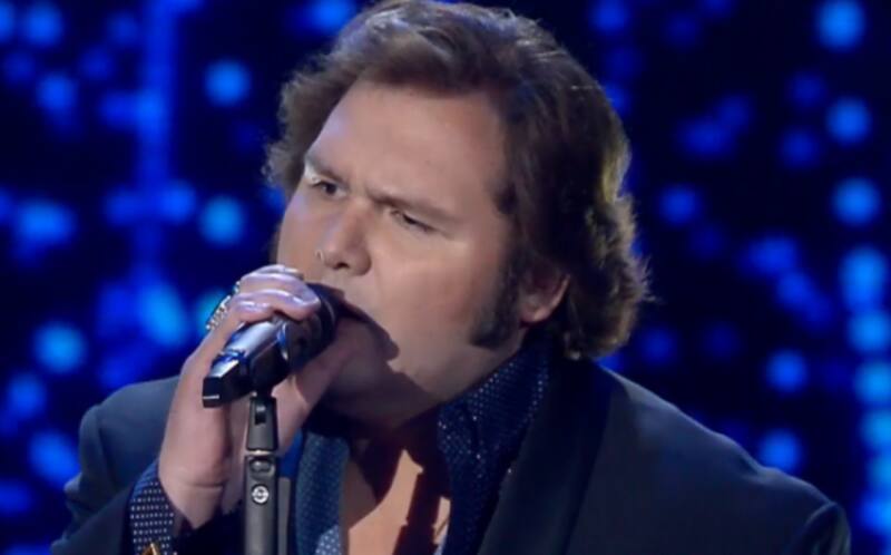 Es el imitador de Engelbert Humperdinck en Mi Nombre Es.