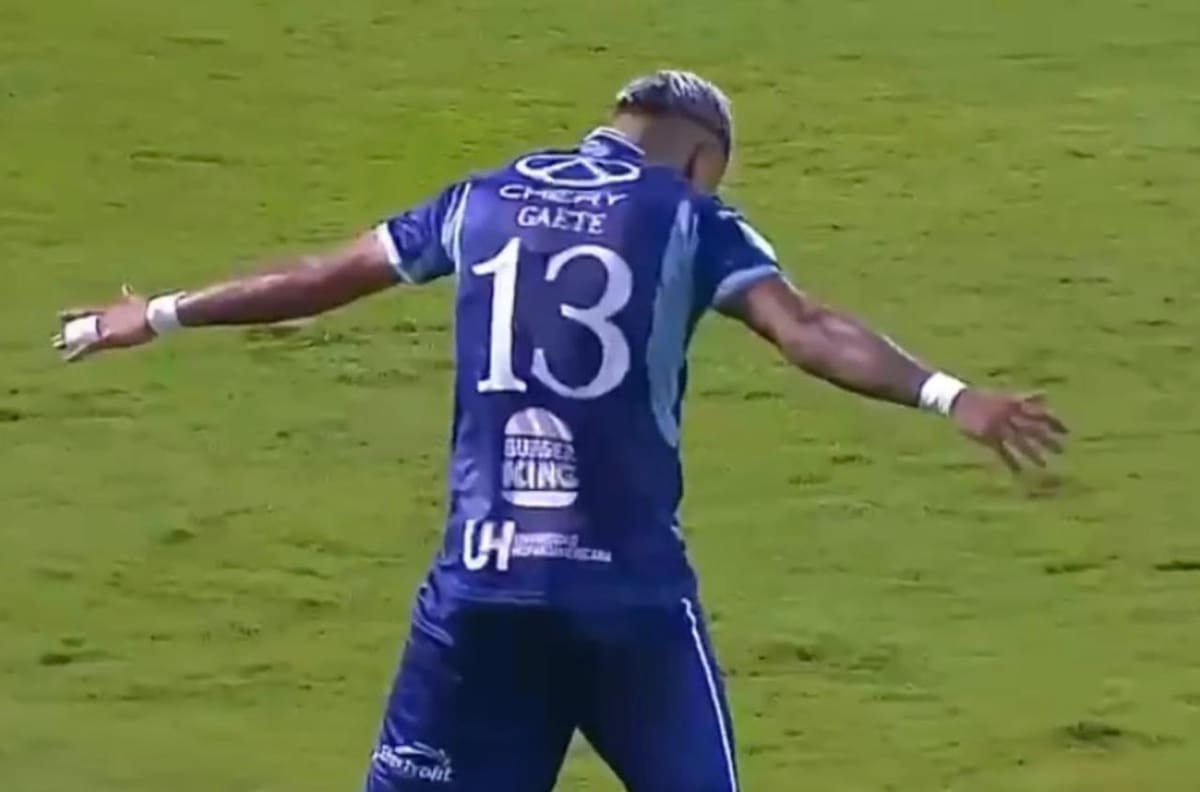 VIDEO | Celebró como CR7: Juan Carlos Gaete ratifica su buen momento con un doblete en Costa Rica