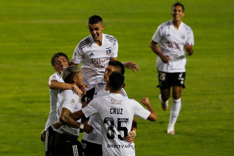 con los jugadores de Colo Colo en 2021.