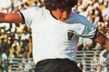 El golazo de Colo Colo a la U “desde la mitad de la cancha”: mucho de mito, todo de folclore