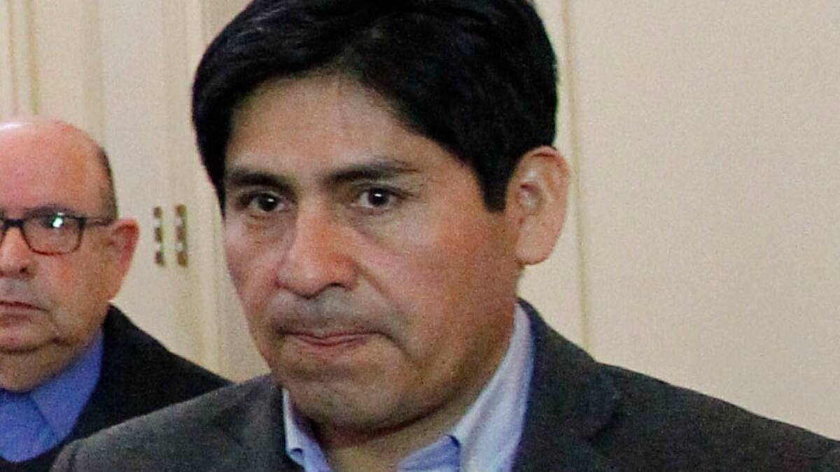 Quién es Juan Carlos Reinao, el alcalde de Renaico acusado de violación que está prófugo