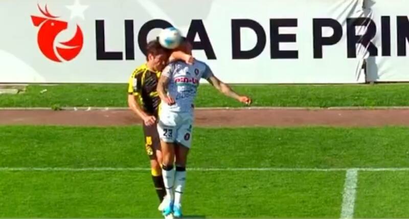 El brutal codazo del lateral que José Cabero perdonó en el Coquimbo vs. Deportes Limache.