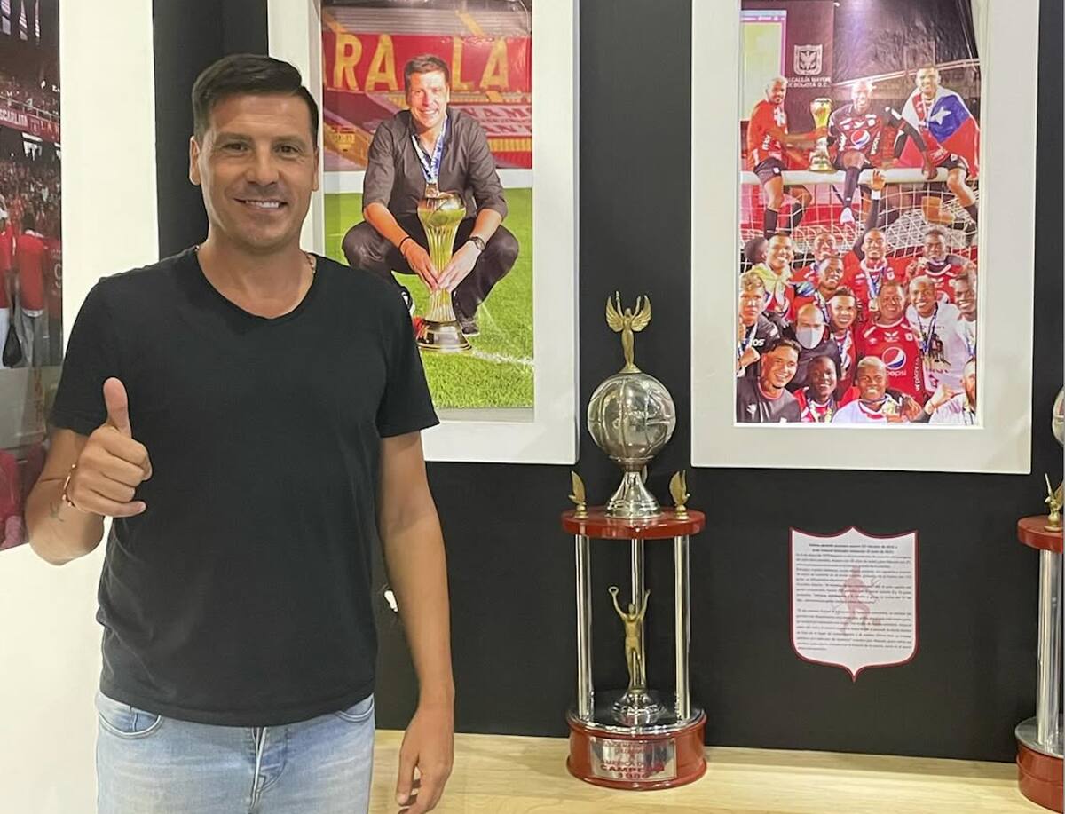 El estratega argentino de 49 años, deberá comandar la banca de Universidad de Concepción en su regreso a Primera después de seis temporadas. Foto: Instagram @juancruzrealdt.