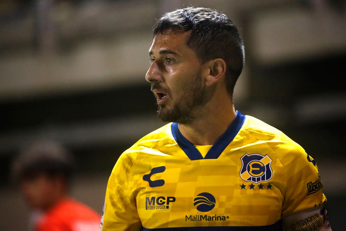 El volante podría regresar al fútbol chileno. Foto: Agencia Aton