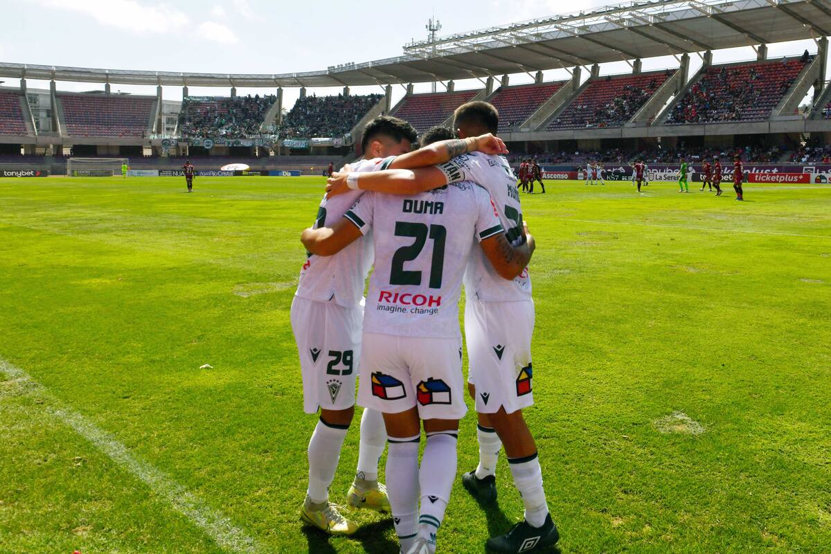 y Marcos Velásquez serían los únicos dos jugadores que renovarían para el próximo año en Wanderers. (Foto: Aton)