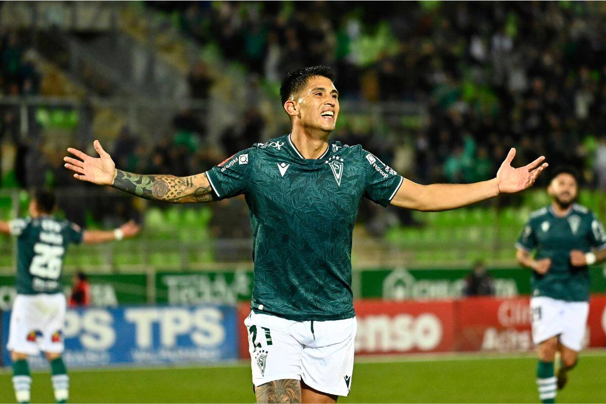 impresionado por los hinchas caturros. Foto: Agencia Aton.