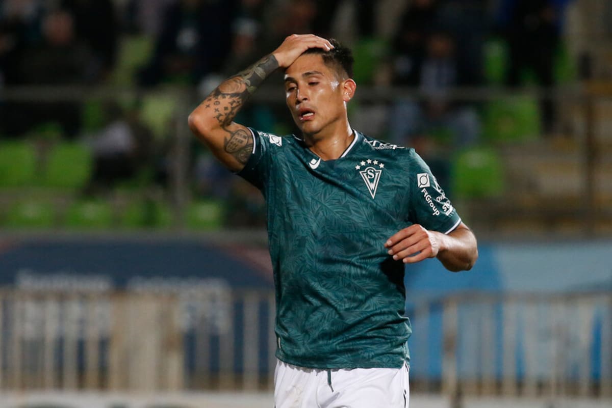 El delantero se refirió a su futuro en el fútbol chileno. Foto: Aton.