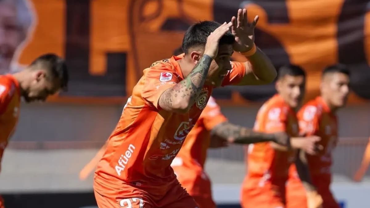 Cobreloa goleó a Santa Cruz y es el sólido lider de la Primera B