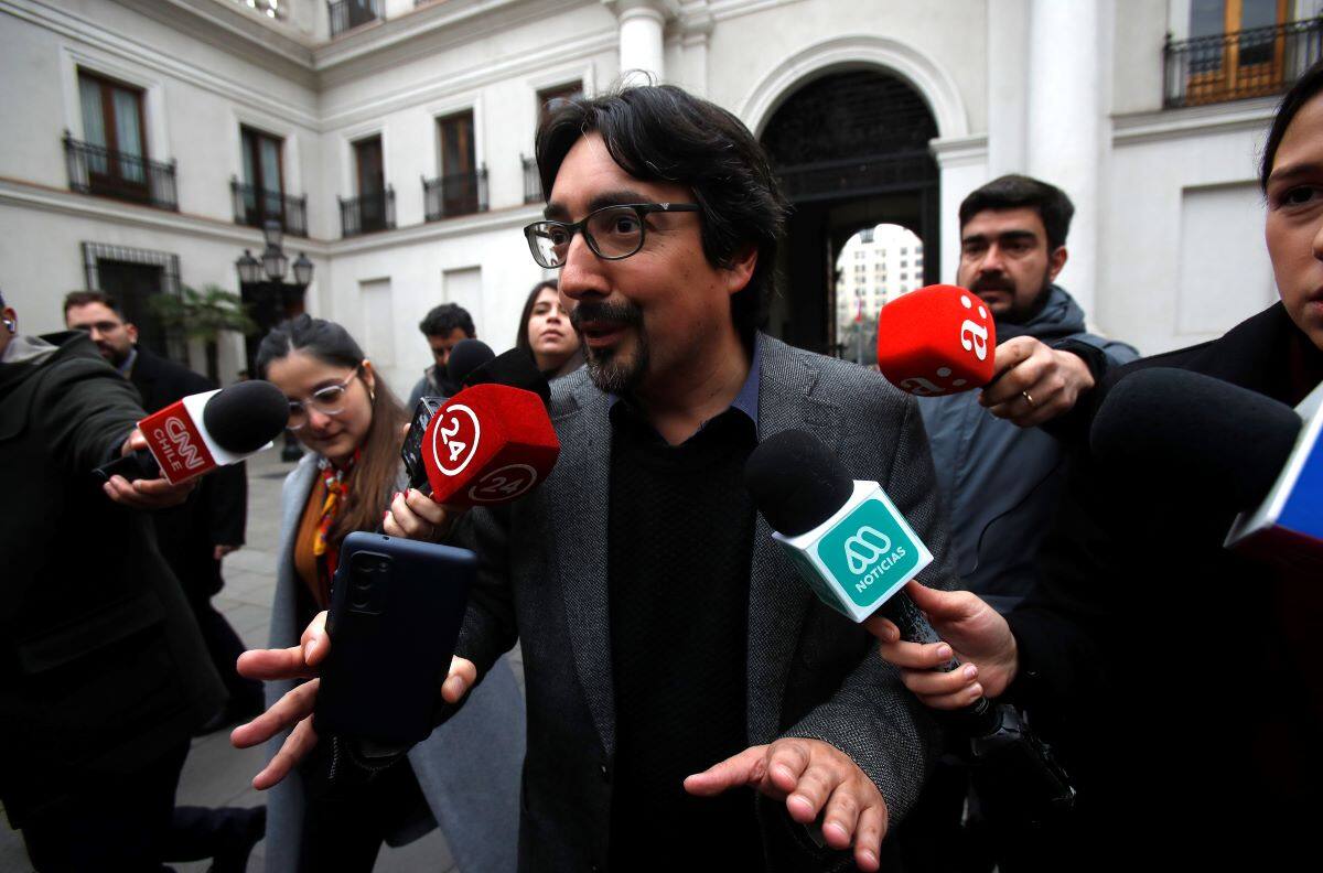 Tras renuncia de Latorre: el sorpresivo nombre que podría asumir la presidencia de RD