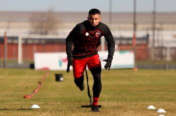 “Ustedes juegan por...”: La fuerte acusación que recibió un futbolista chileno en Argentina