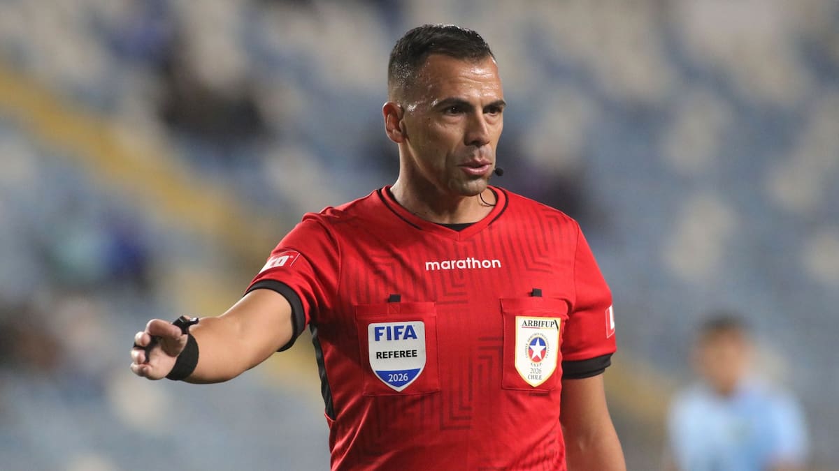 ¿Cuánto dinero ganó el chileno Juan Lara por ser parte del VAR en el partido de Argentina e Inglaterra?