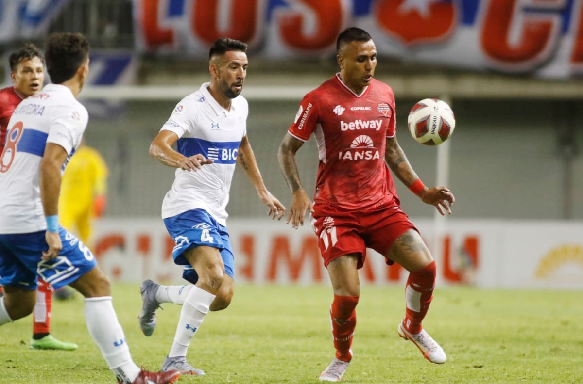 Ex jugador de la U y la UC y refuerzo estrella de Cobreloa se defendió por funa de su expareja en redes sociales