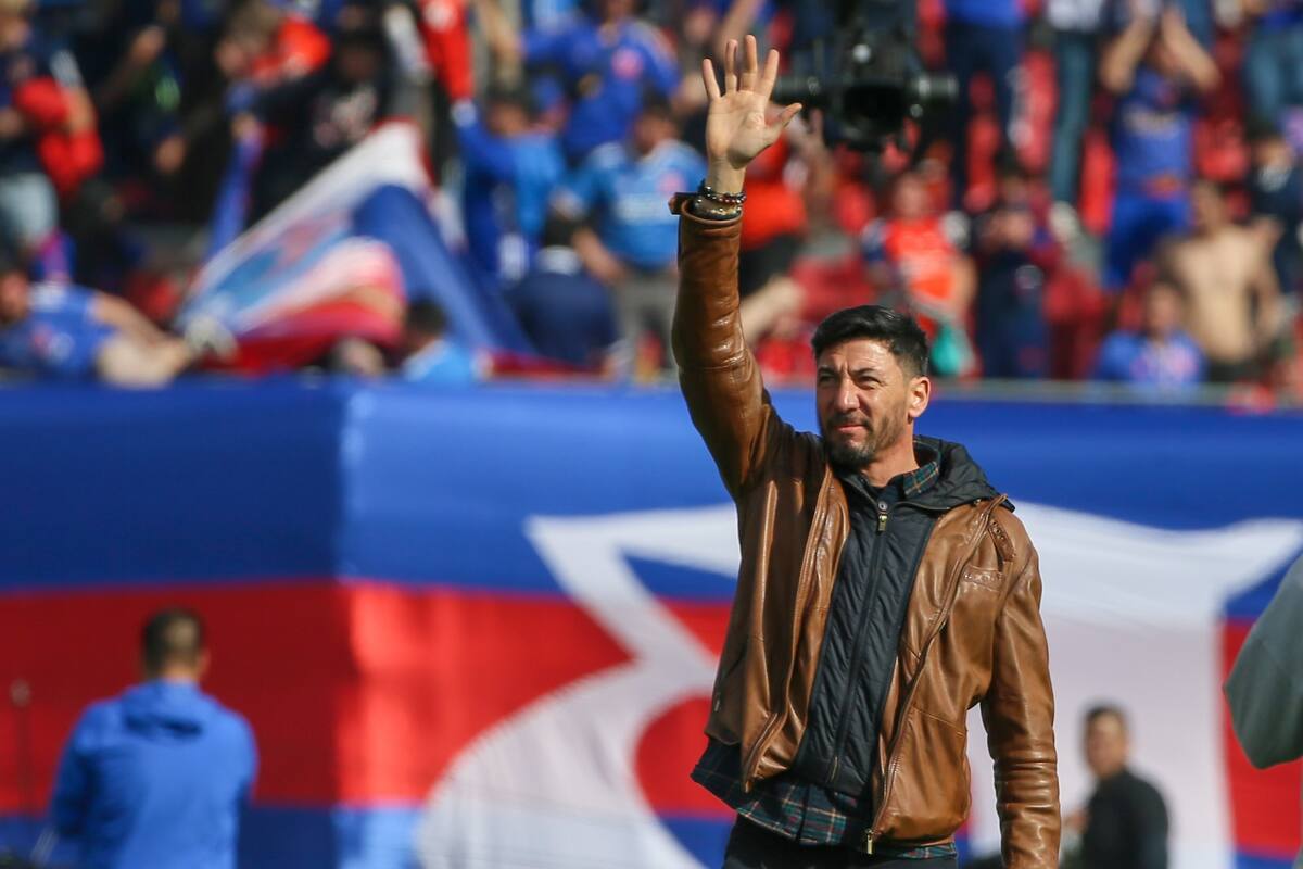 El delantero uruguayo está arrancando su carrera como entrenador y espera poder llegar en algún momento a Universidad de Chile. Foto: Agencia Aton