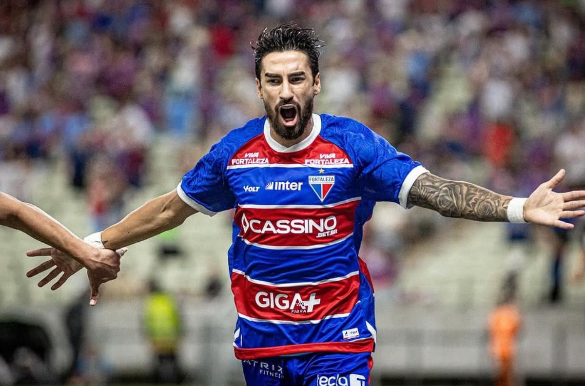 Se complica el fichaje de Lucero a la U: aseguran que los azules avanzan por otro 9 del fútbol brasileño