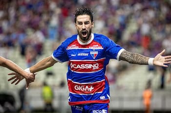 Se complica el fichaje de Lucero a la U: aseguran que los azules avanzan por otro 9 del fútbol brasileño