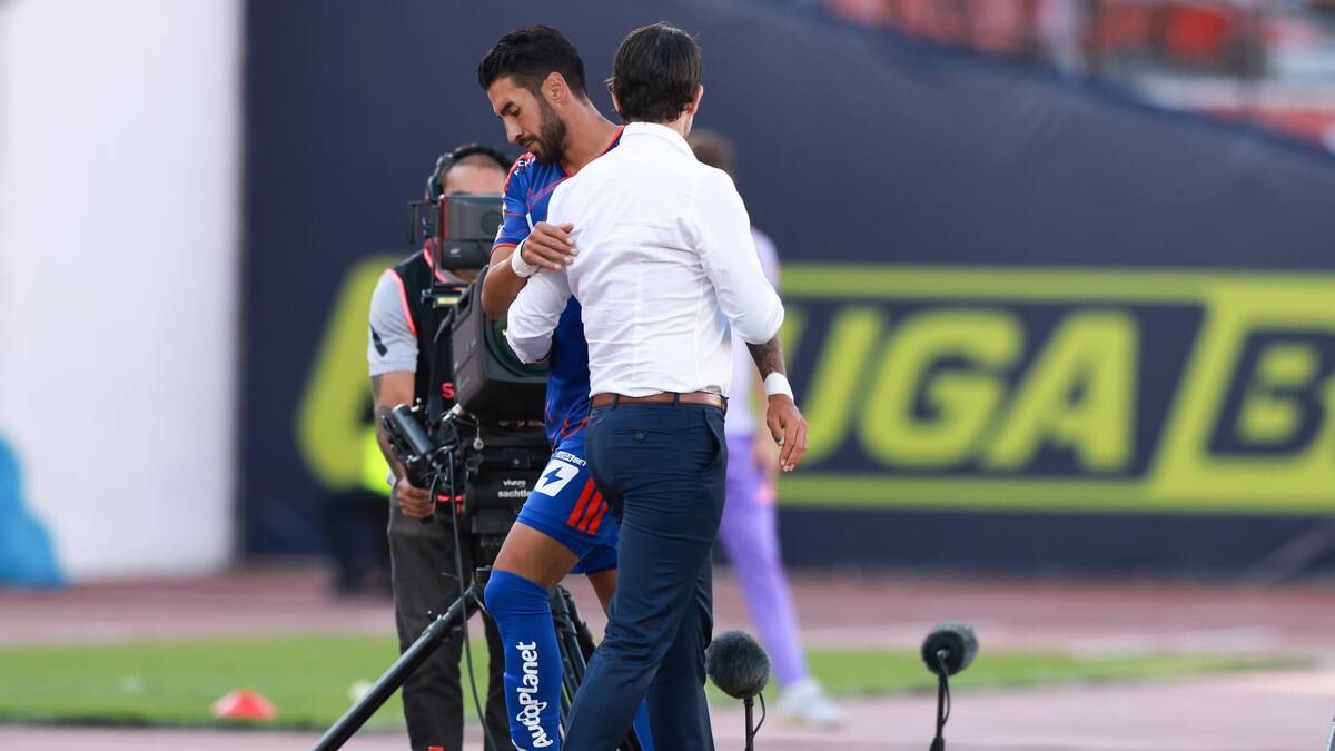 Juan Martín Lucero duró 8 minutos en cancha, salió entre pifias y se largó a llorar en el U. de Chile vs. La Calera