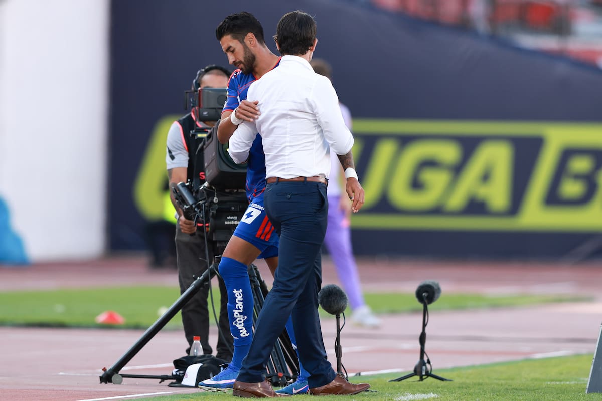 El delantero salió entre pifias del terreno de juego. Foto: Aton.