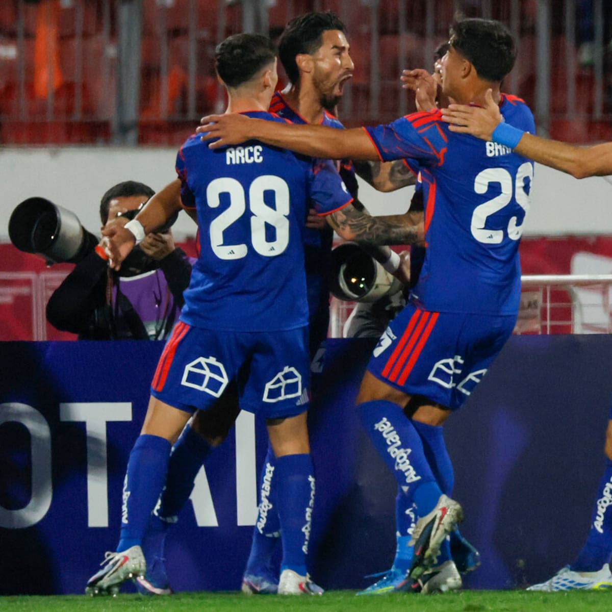 El jugador de la U que calló todas las críticas en el Clásico Universitario: “La UC lo revivió”