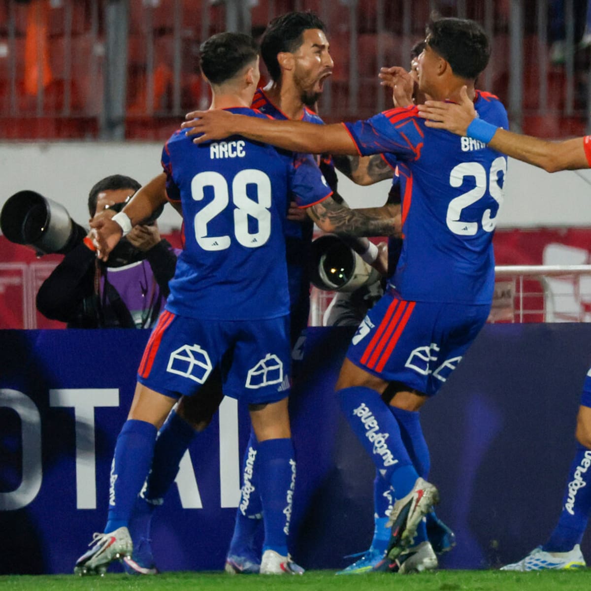 El Gato rugió en el Nacional: Lucero le dio el triunfo a la U en el Clásico Universitario