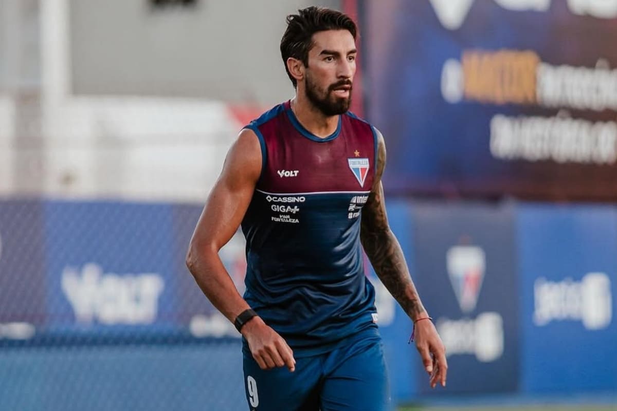 Sigue en Fortaleza a la espera de finiquitar su contrato. La U solo le espera hata hoy. Foto: @fortalezaec