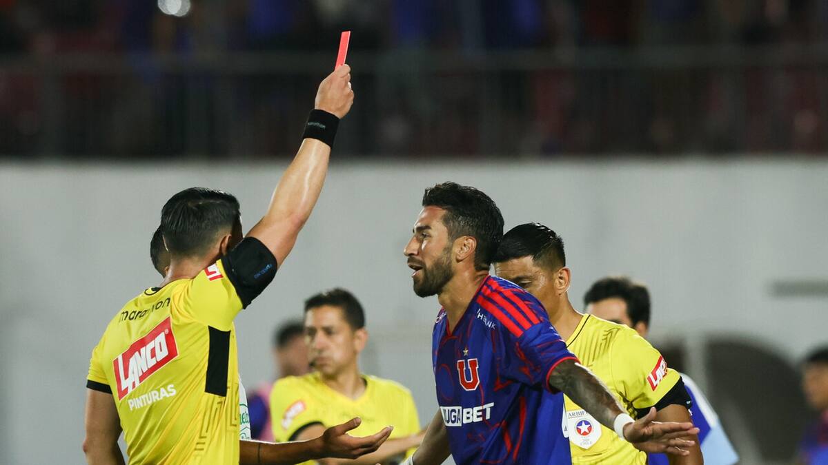 Preocupación en la U: informe arbitral se ensaña con Juan Martín Lucero