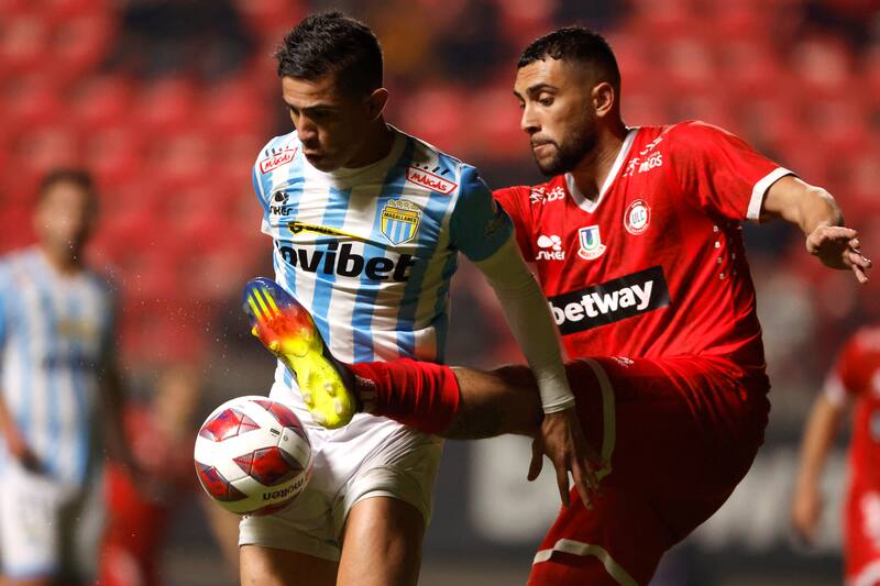 con la camiseta de Unión La Calera.