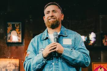 ¿Quién es Juan Pablo López, humorista que se presenta hoy en el Festival de Viña 2025?