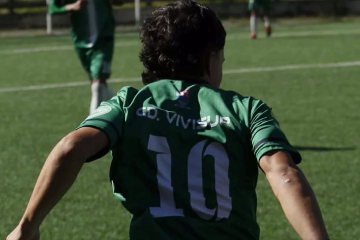 El mediocampista colombiano está a prueba en Colo-Colo. Foto: Juan Pablo López en Instagram.