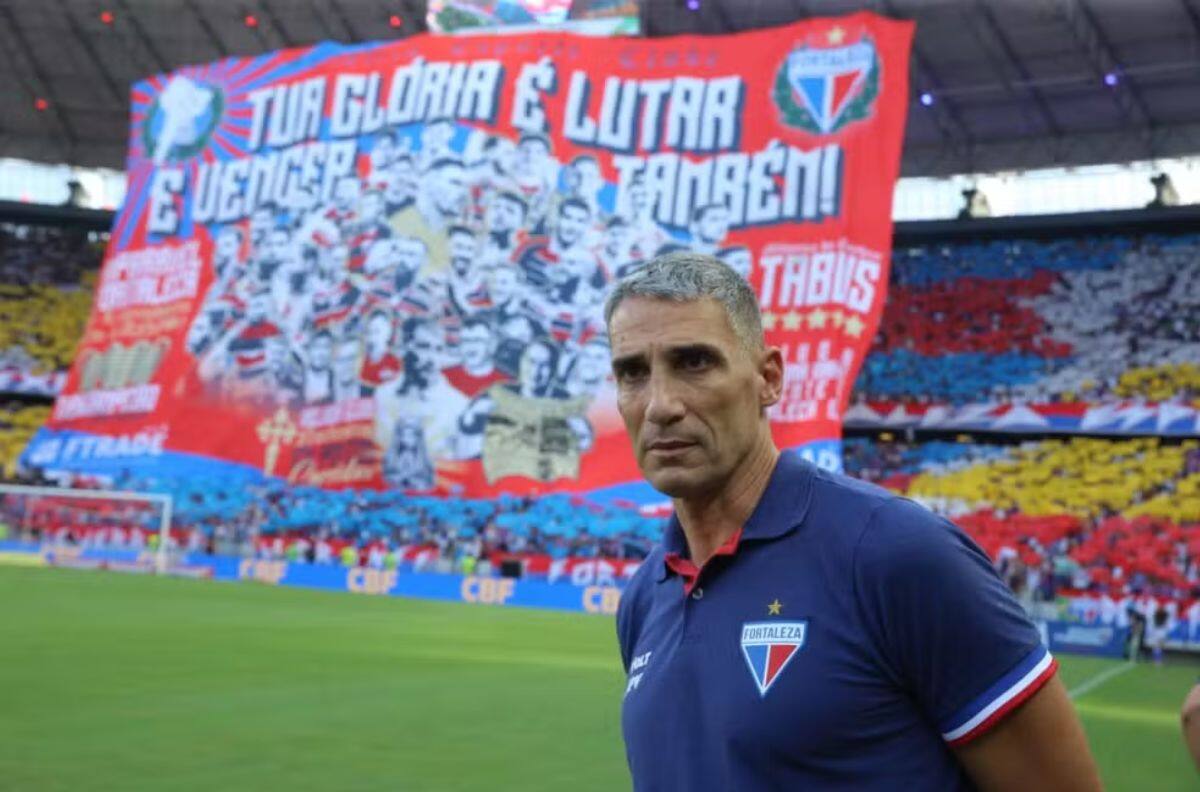 Del fútbol chileno a pulverizar récords: el ex DT de La Calera que terminó como héroe en Brasil