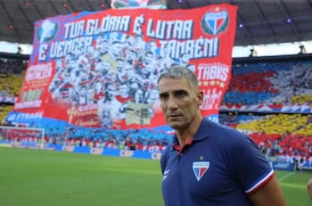 Del fútbol chileno a pulverizar récords: el ex DT de La Calera que terminó como héroe en Brasil