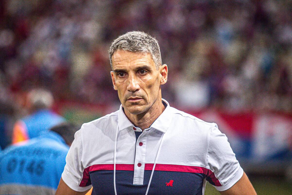 El entrenador argentino fue despedido de Santos.