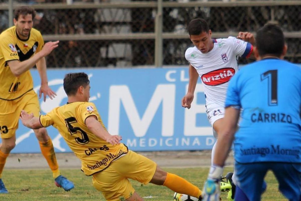 El volante en Deportes Melipilla durante 2018. Foto: @laporti10
