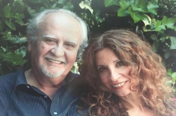 Quién es Juan Ramón Ibáñez, el carismático esposo de la actriz Loreto Valenzuela