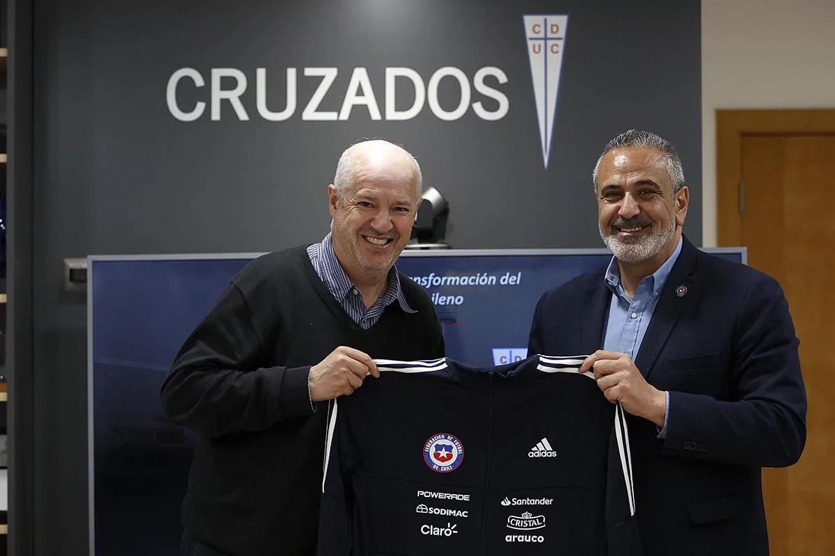 El mandamás de la UC junto a Pablo Milad, presidente de la ANFP, en una visita suya a las instalaciones cruzadas. Foto: Comunicaciones Cruzados.