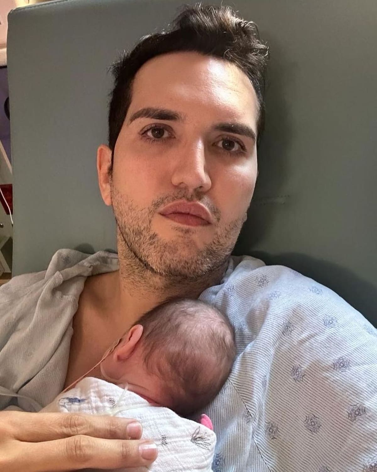 A través de su cuenta de Instagram, Juanito Yarur reveló las complicaciones que conllevó ser padre por tercera vez.