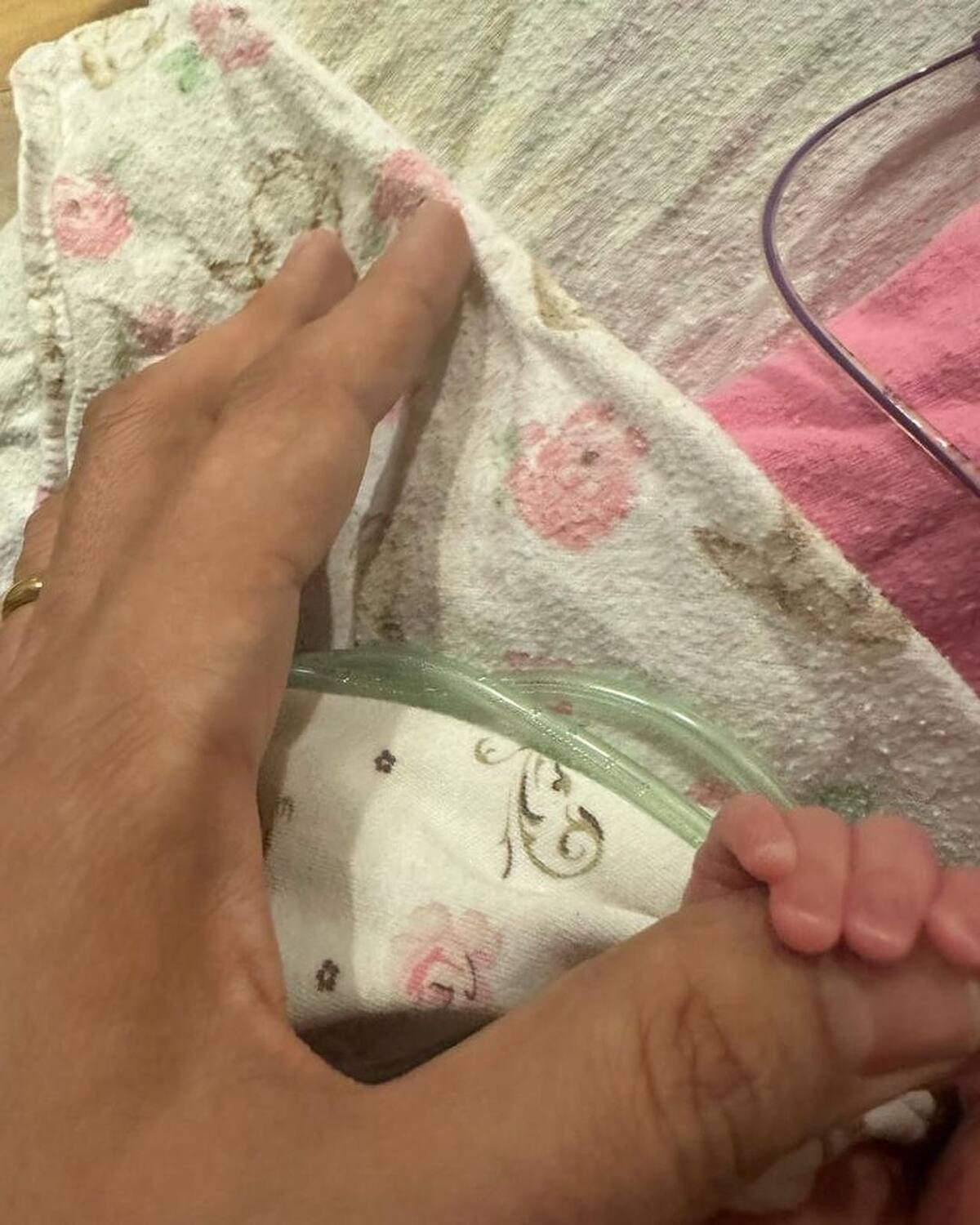 A través de su cuenta de Instagram, Juanito Yarur reveló las complicaciones que conllevó ser padre por tercera vez.