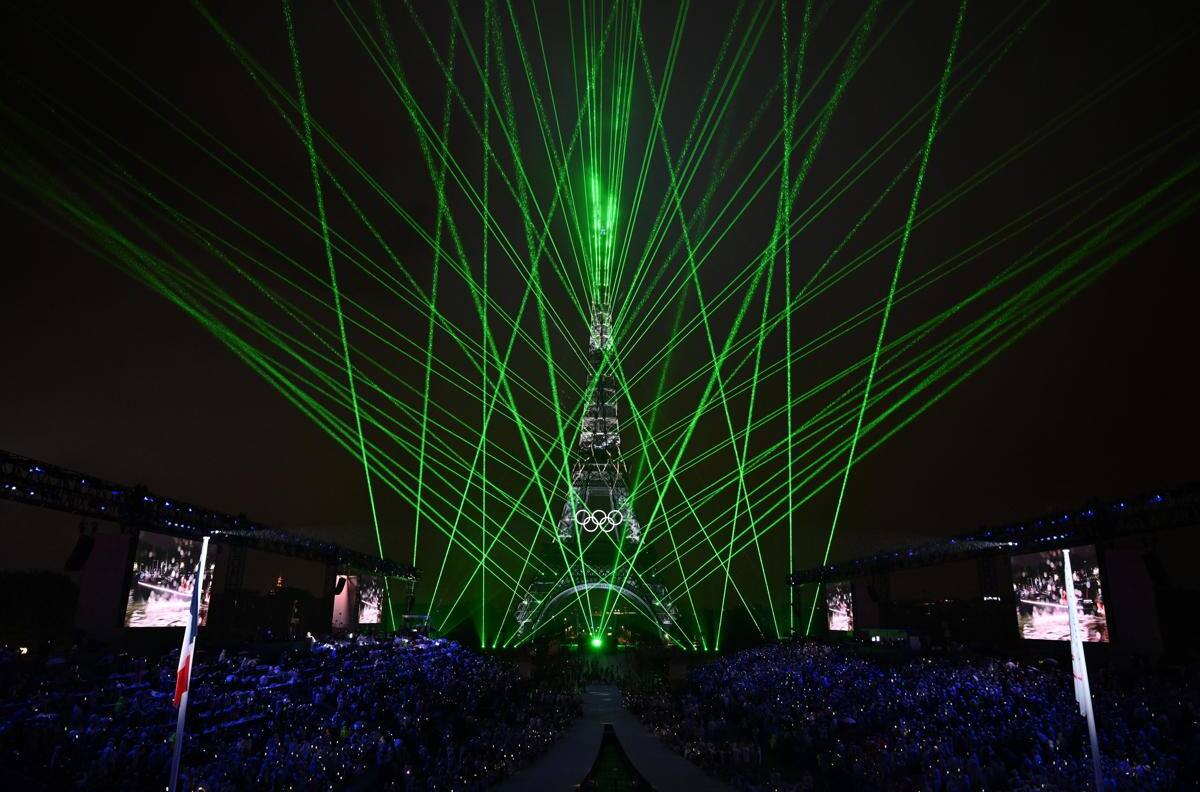 La llama olímpica ya brilla en París 2024 tras espectacular Ceremonia Inaugural