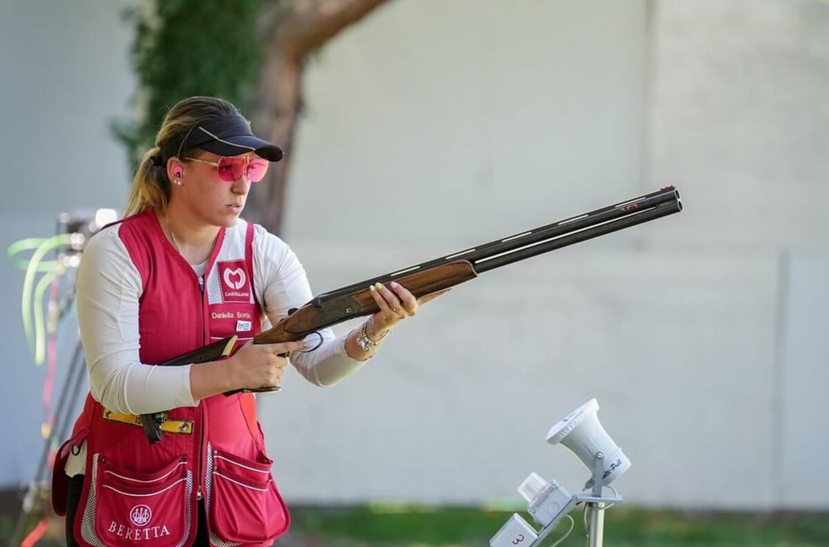 La tiradora peruana que le puede dar otra medalla a un chileno en París 2024